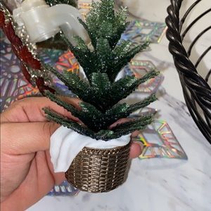 Super cute Christmas BBW WALLFLOWER.